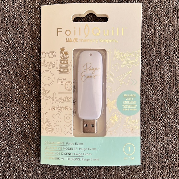 We R Memory Keepers Foil Quill Heidi Swapp Amy Tangerine Paige Evans USB Drive - Picture 3 of 10